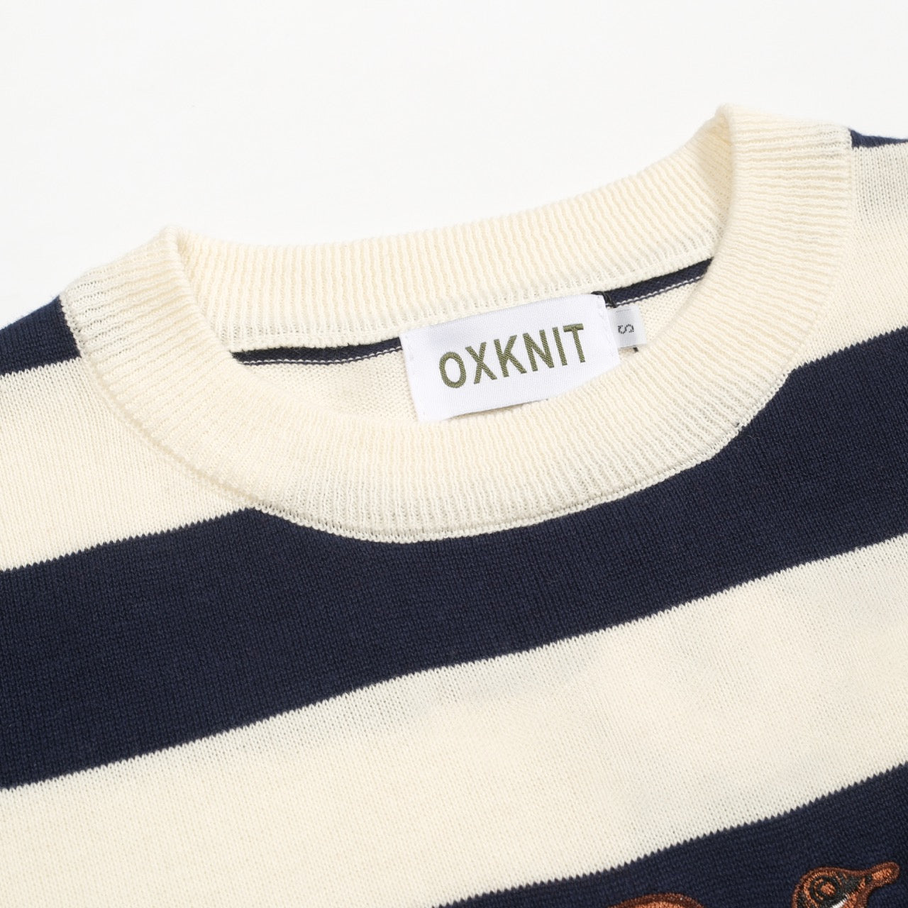 T-shirt tricoté à broderie animale rayé bleu marine pour hommes