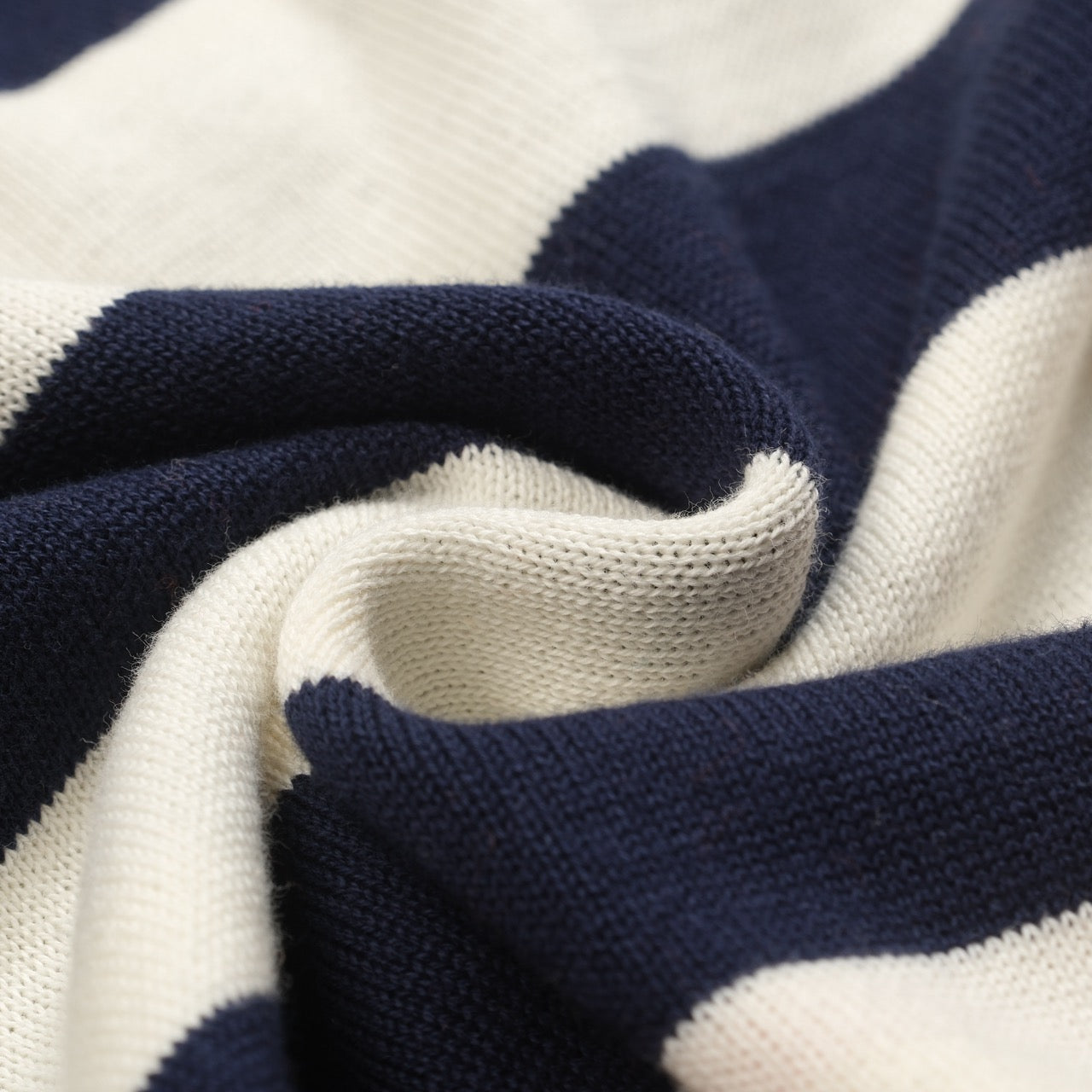 T-shirt tricoté à broderie animale rayé bleu marine pour hommes