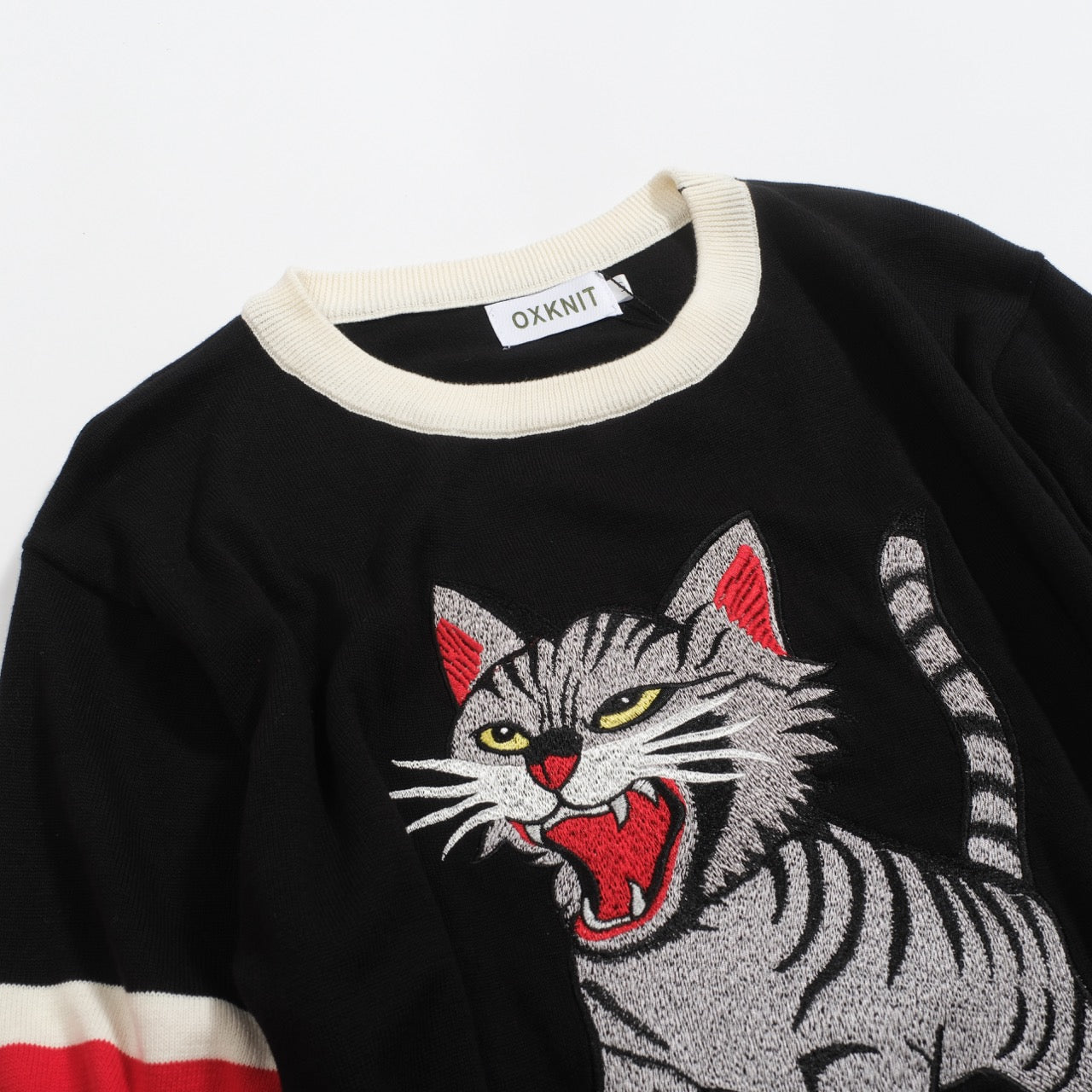 T-shirt tricoté noir pour homme avec broderie de chat