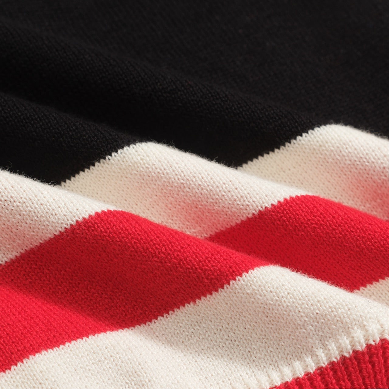 T-shirt tricoté noir pour homme avec broderie de chat