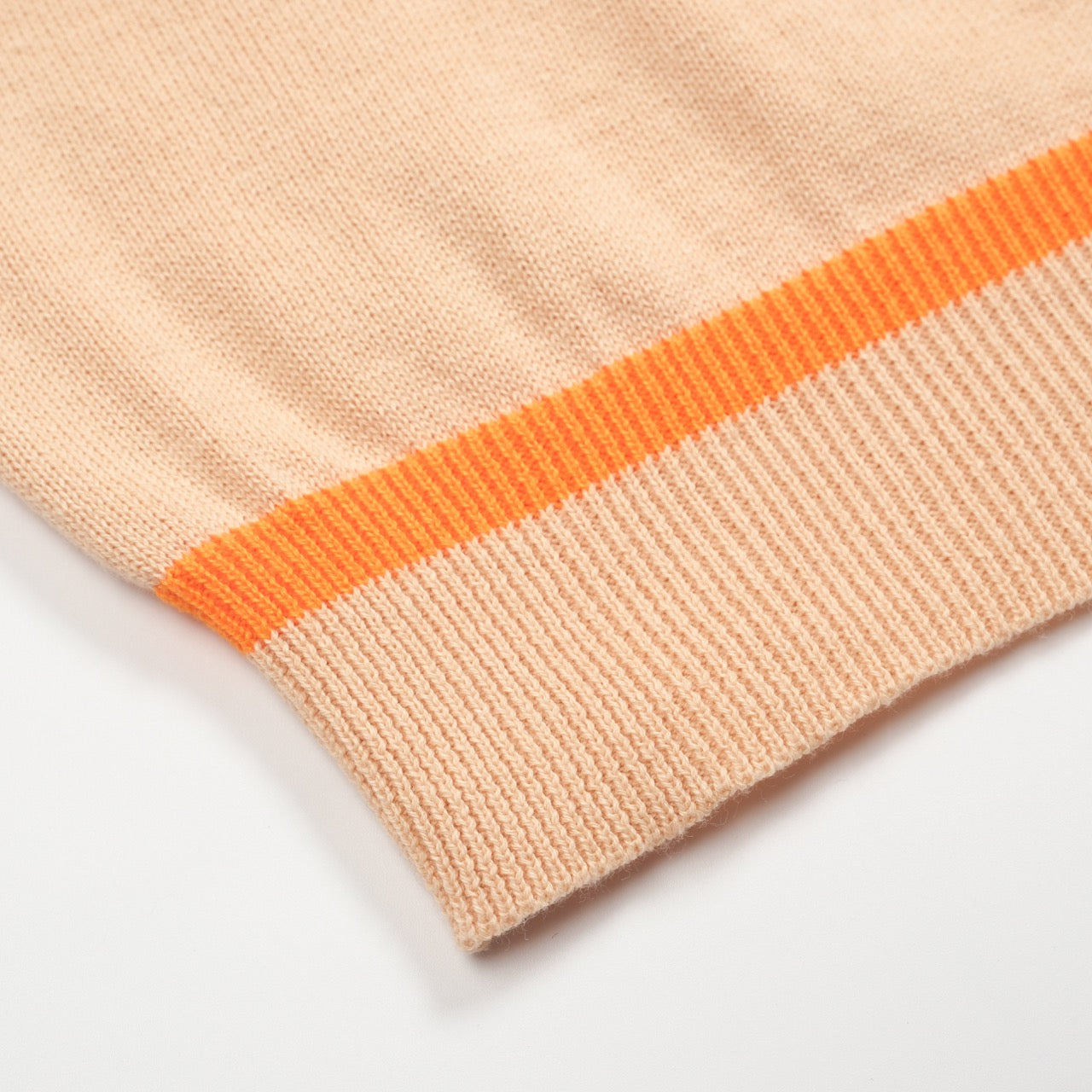 Polo tricoté rayé marron des années 1960