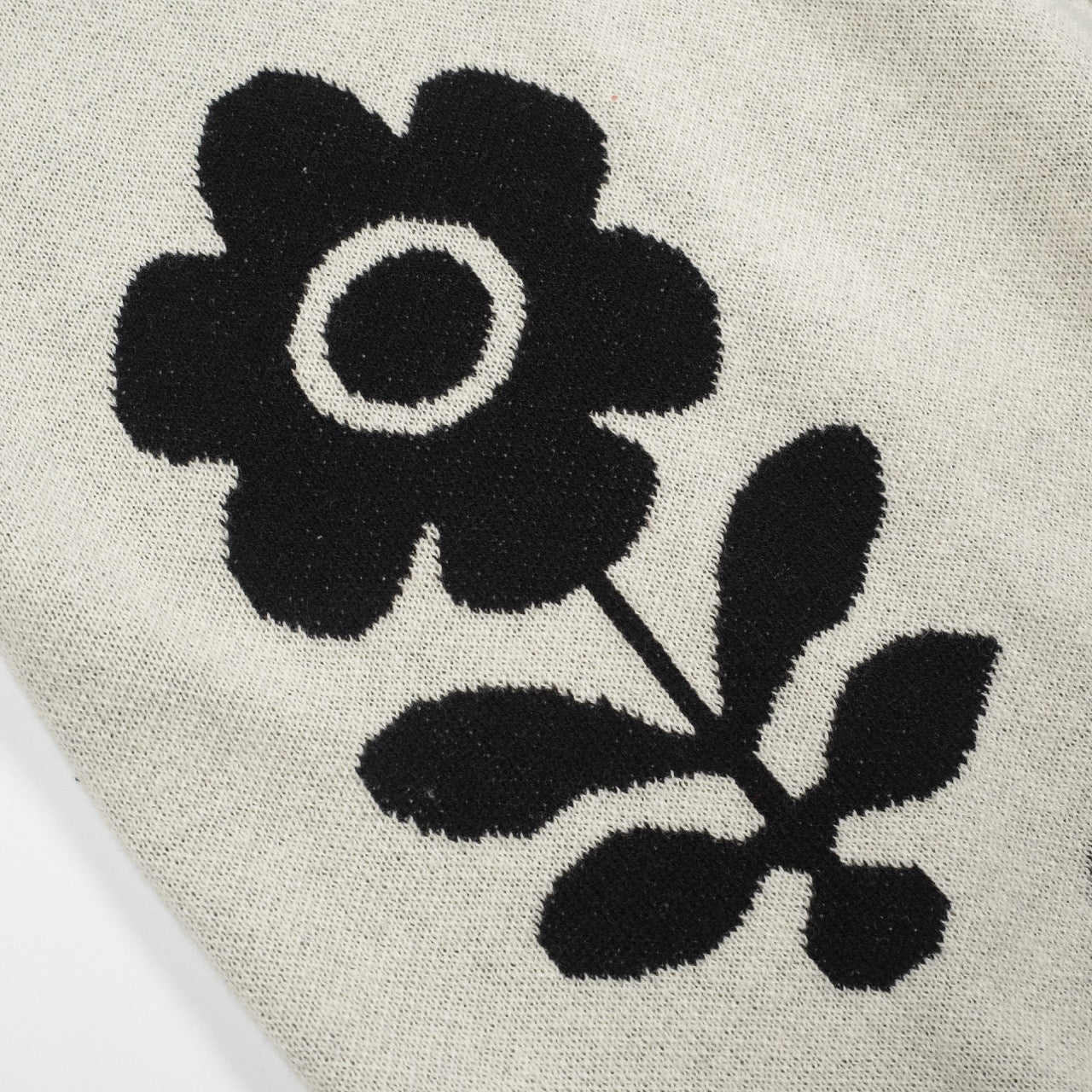 Cardigan vintage tricoté noir à fleurs pour hommes