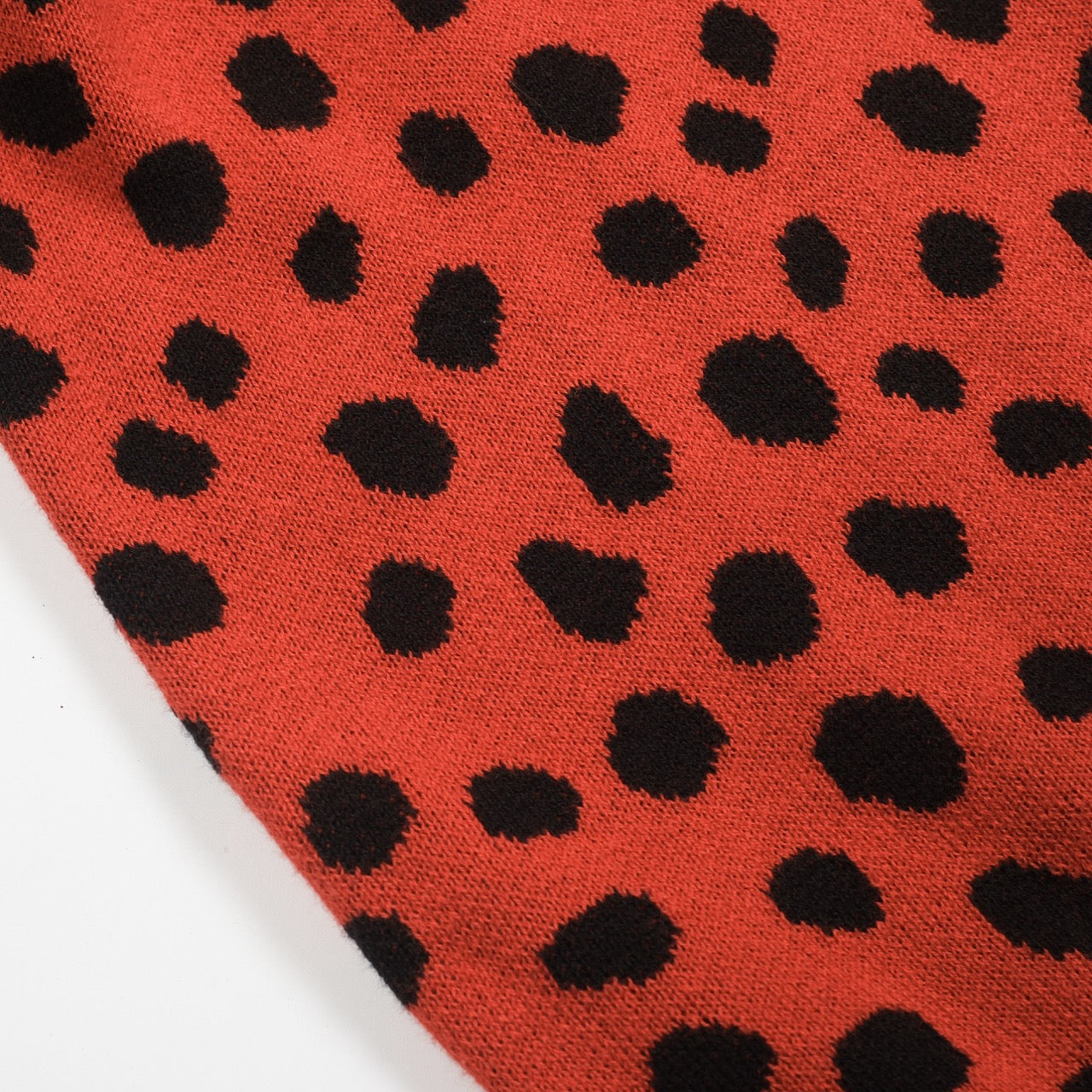 Pull jacquard vintage léopard rouge pour hommes