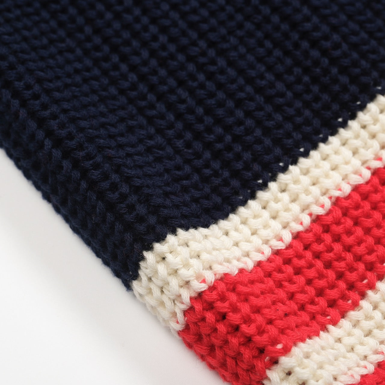 Pull rétro V-neck bleu marine pour hommes