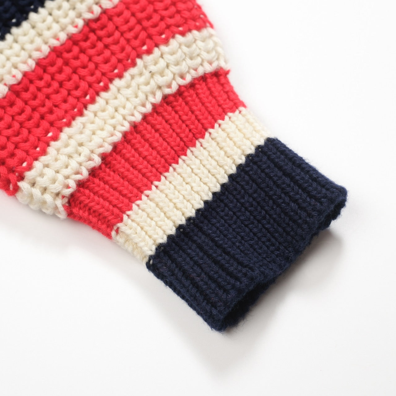 Pull rétro V-neck bleu marine pour hommes