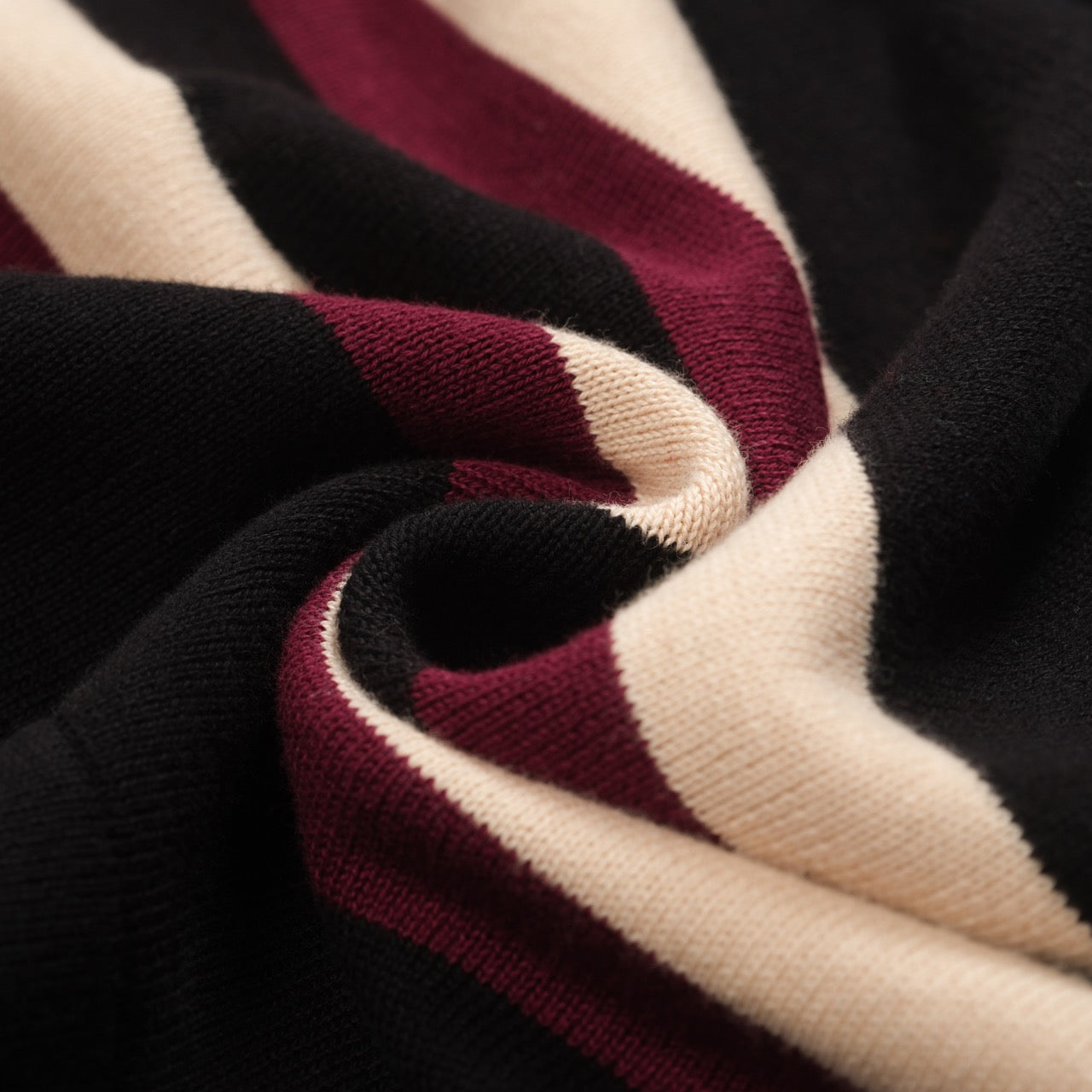 Cardigan tricoté rétro noir pour hommes des années 1960