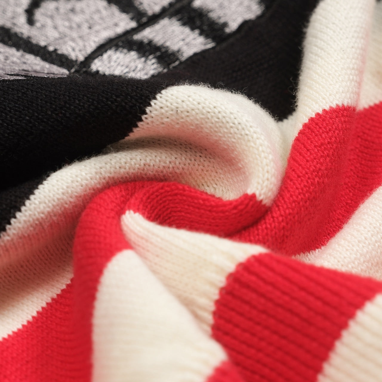 T-shirt en tricot jacquard Flamme de chat pour hommes, brodé en rose