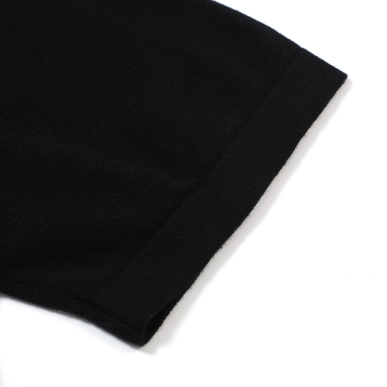 Chemise Boutonnée Tricotée Noire et Grise pour Hommes des Années 60 – Détail en Diamant sur la Poitrine