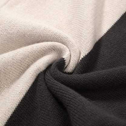 Chemise Boutonnée Tricotée Noire et Grise pour Hommes des Années 60 – Détail en Diamant sur la Poitrine