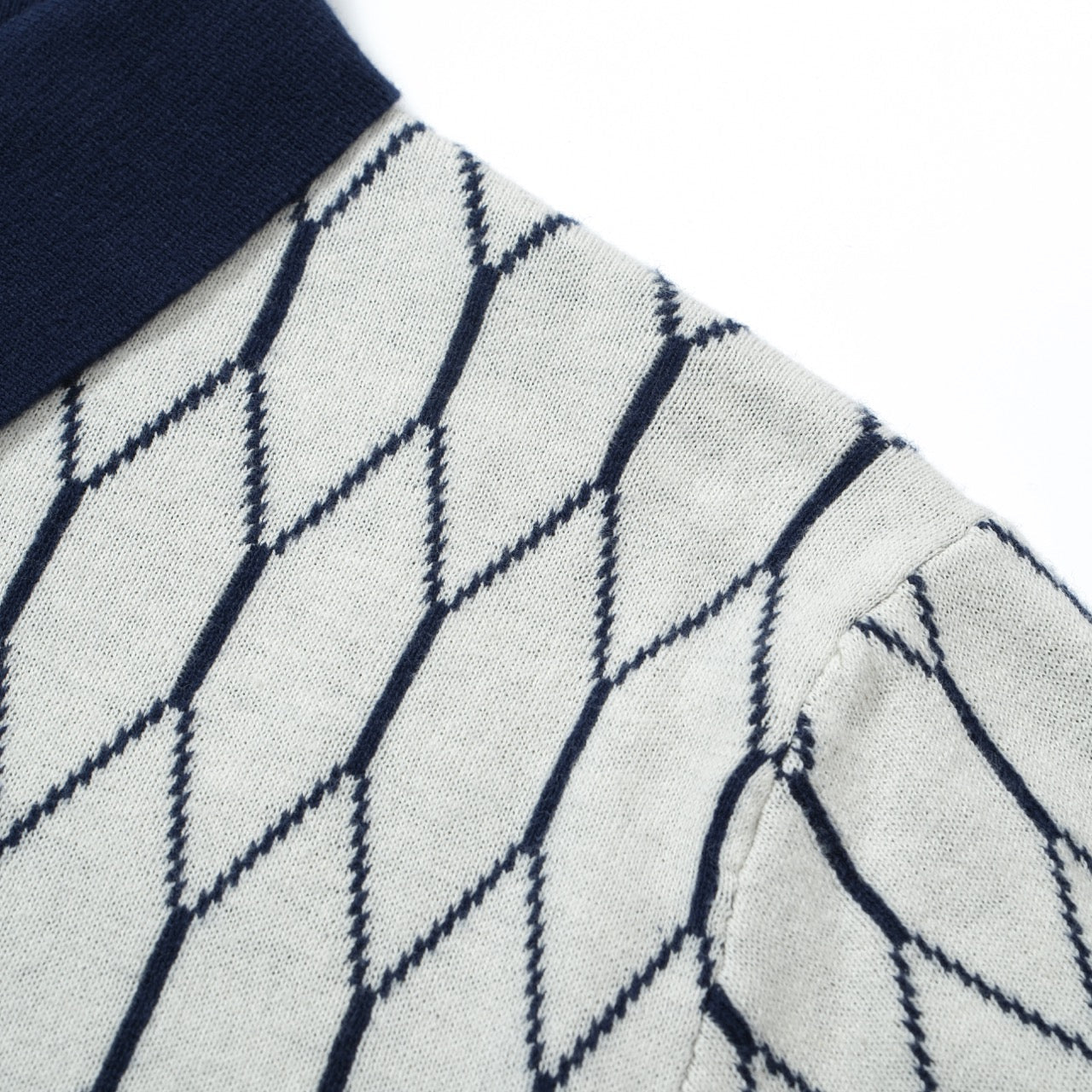 Polo en Tricot Géométrique Mod des Années 60 pour Hommes – Motif Diamant Rétro avec Bordure Marine