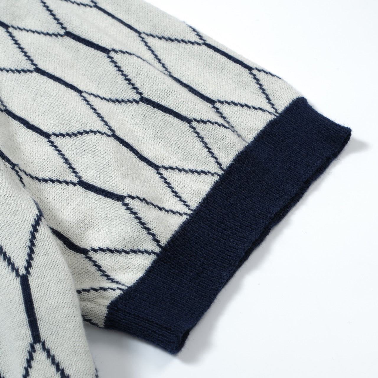 Polo en Tricot Géométrique Mod des Années 60 pour Hommes – Motif Diamant Rétro avec Bordure Marine