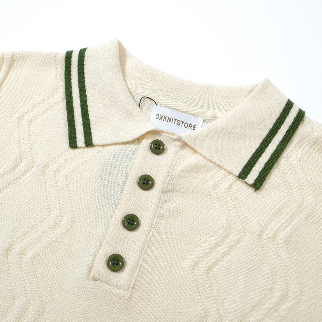 Polo en Tricot Crème pour Hommes avec Bord Vert – Style Vintage Mod des Années 1960