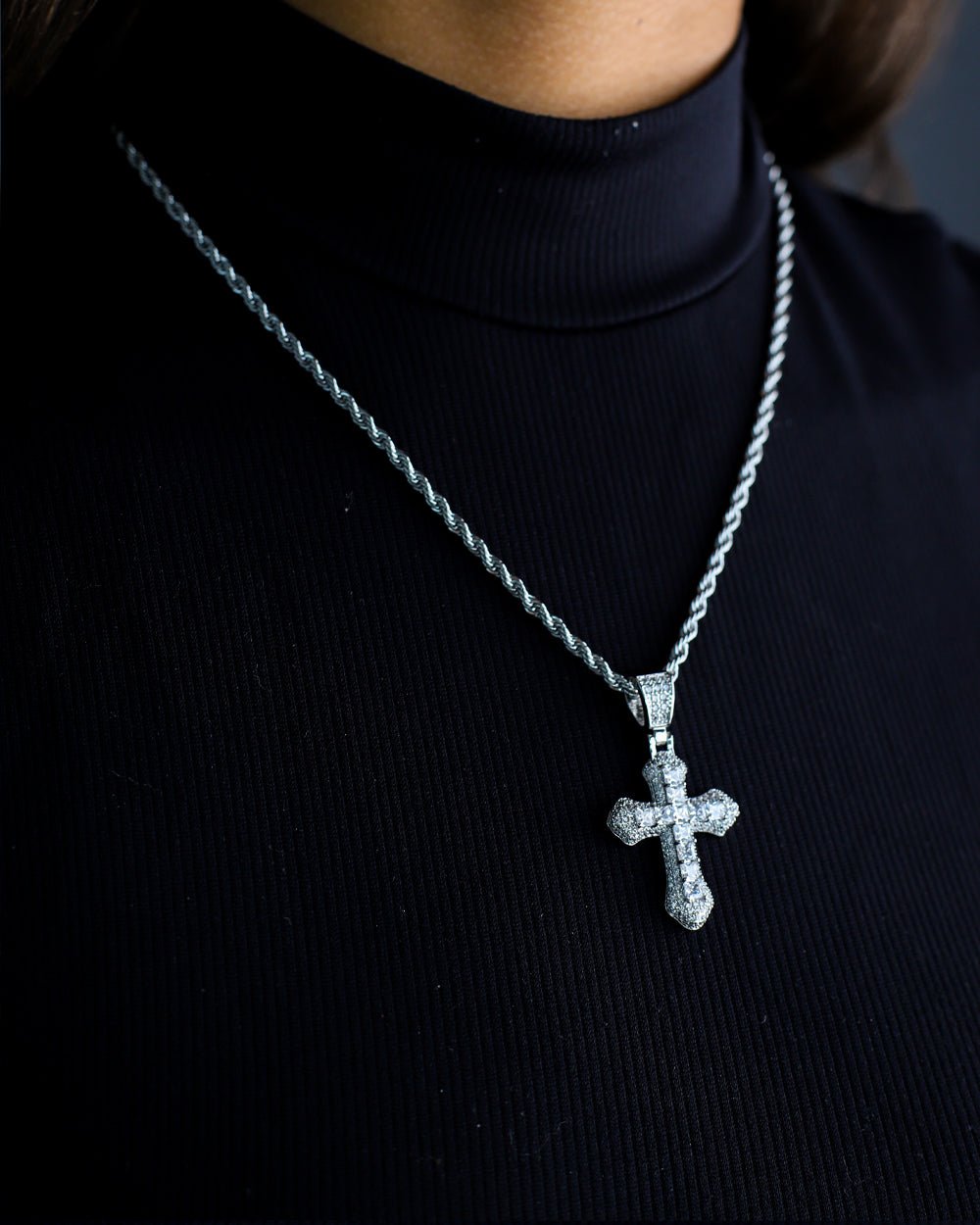 PENDENTIF CROIX FROIDE.