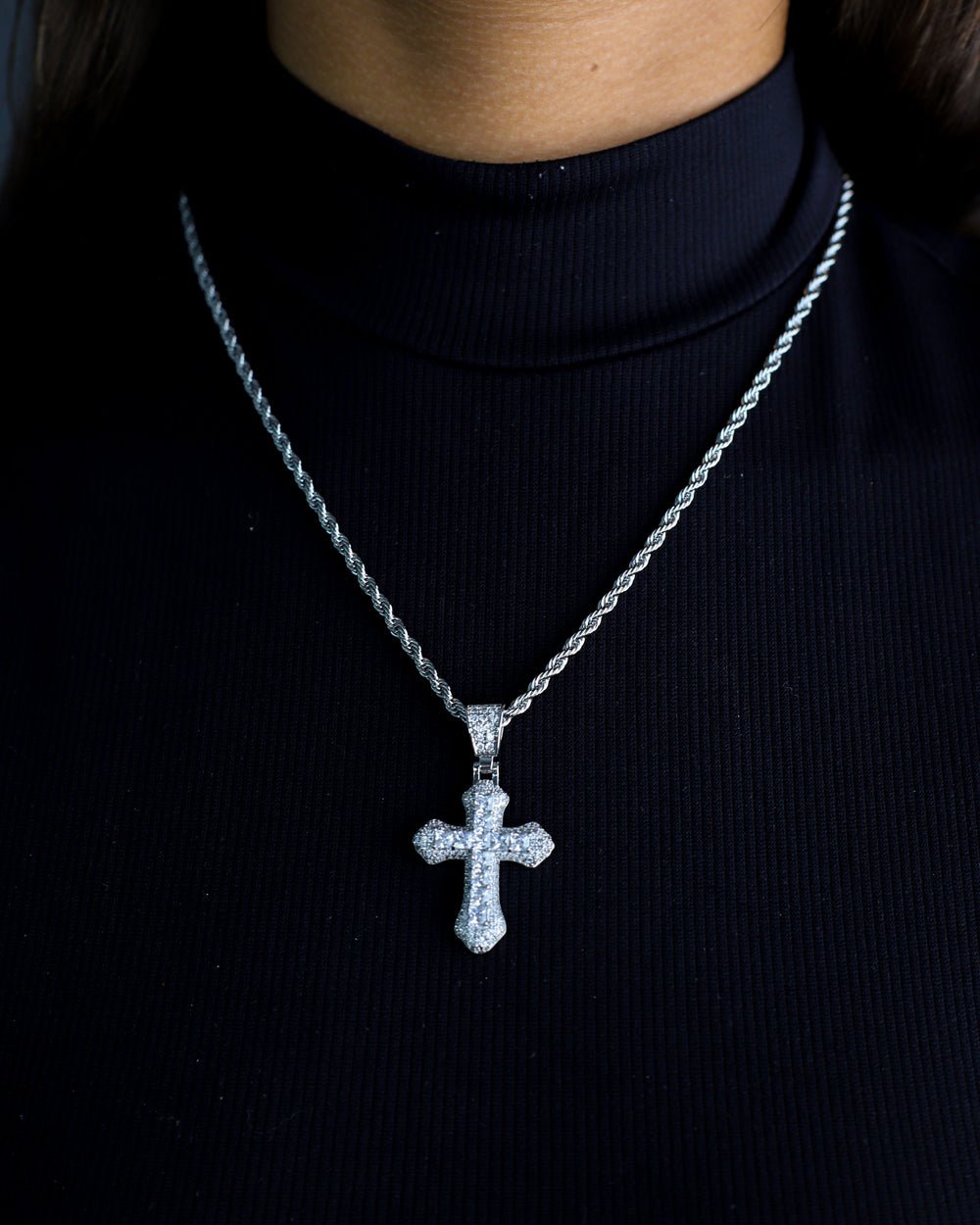 PENDENTIF CROIX FROIDE.