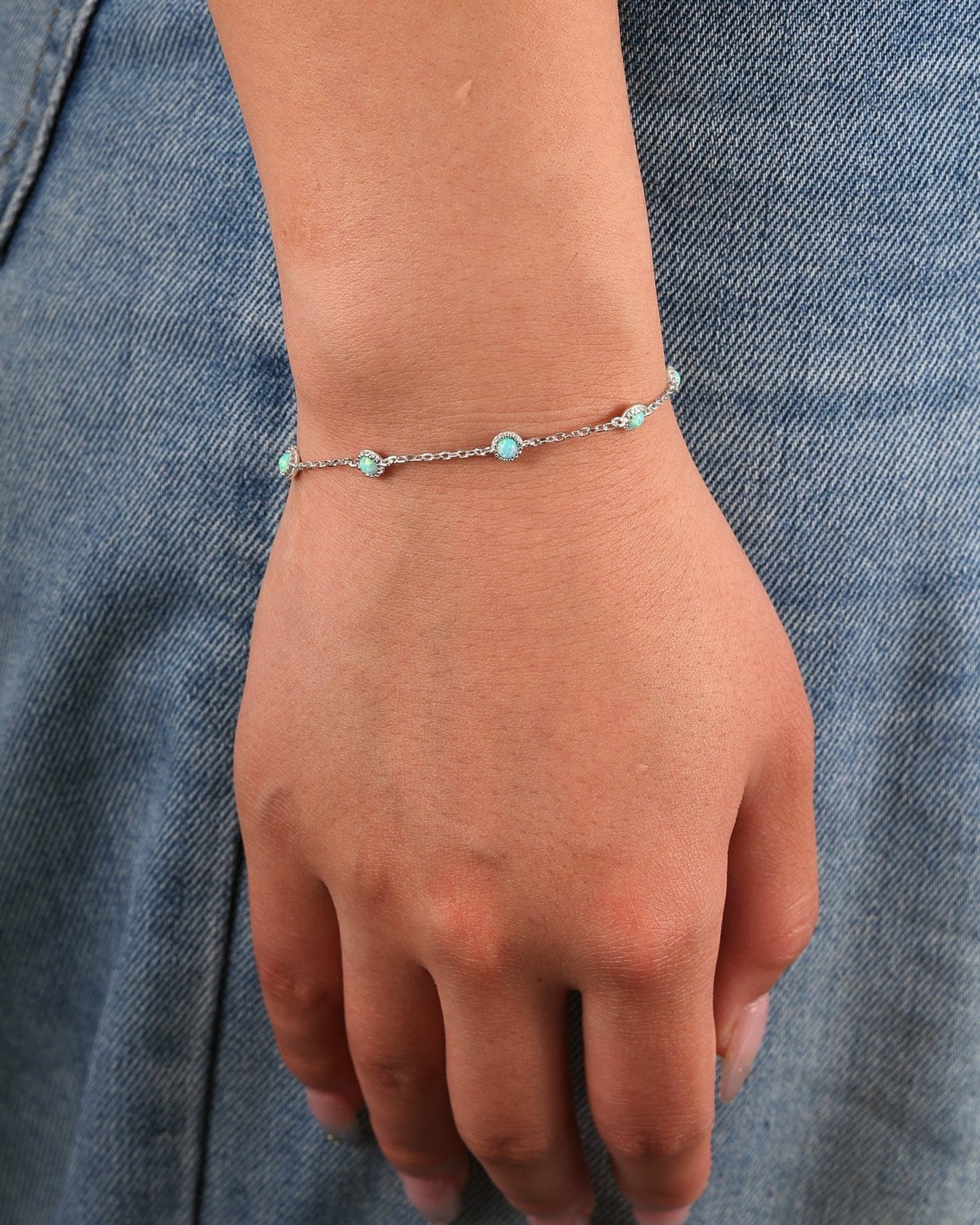 BRACELET EN OPALS VERTS.