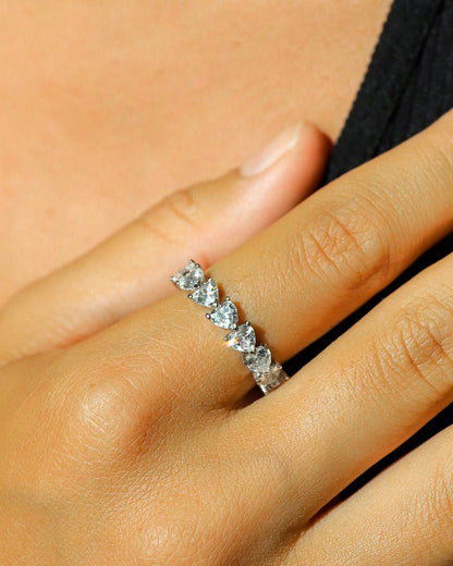 BAGUE EN FORME DE COEUR.