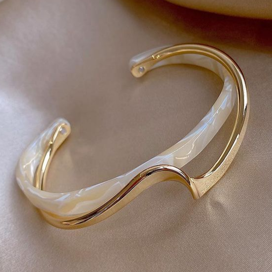 Bracelet en Or avec Opale Blanche Élégante
