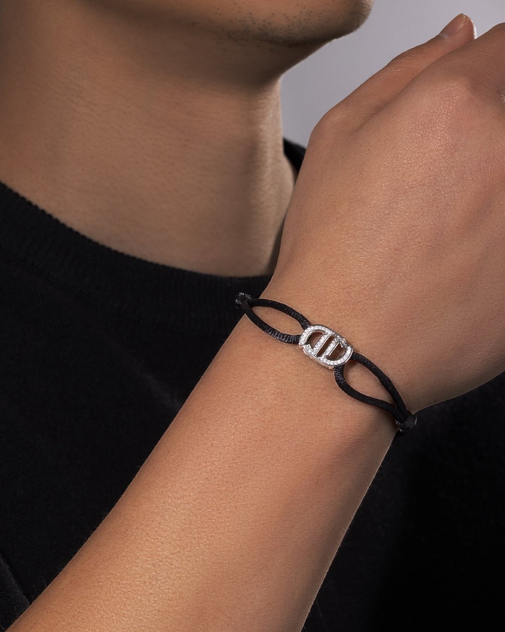 BRACELET EN CORDON INFINITY EN MOISSANITE.