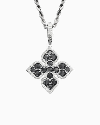 PENDENTIF TRÈFLE NOIR EN MOISSANITE.