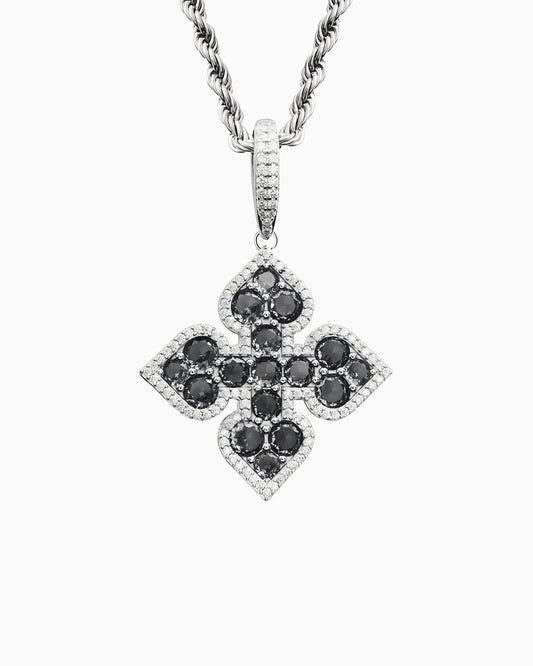 PENDENTIF TRÈFLE NOIR EN MOISSANITE.