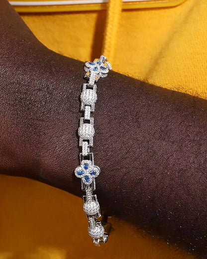 BRACELET LIEN À TRÈFLE BLEU EN MOISSANITE.