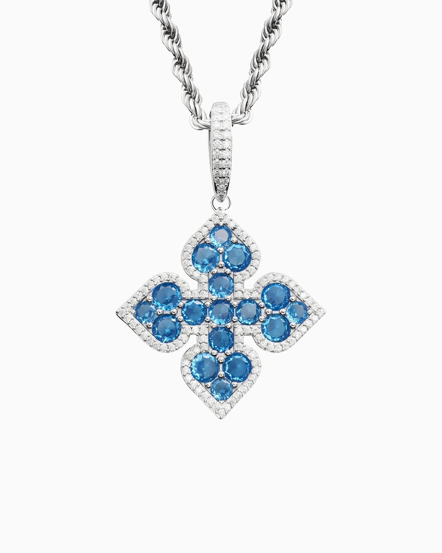 PENDENTIF EN MOISSANITE TRÈFLE BLEU.