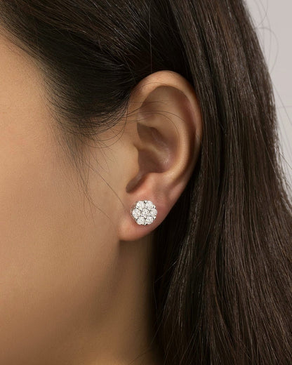 BOUCLES D'OREILLES EN CLUSTER DE MOISSANITE.