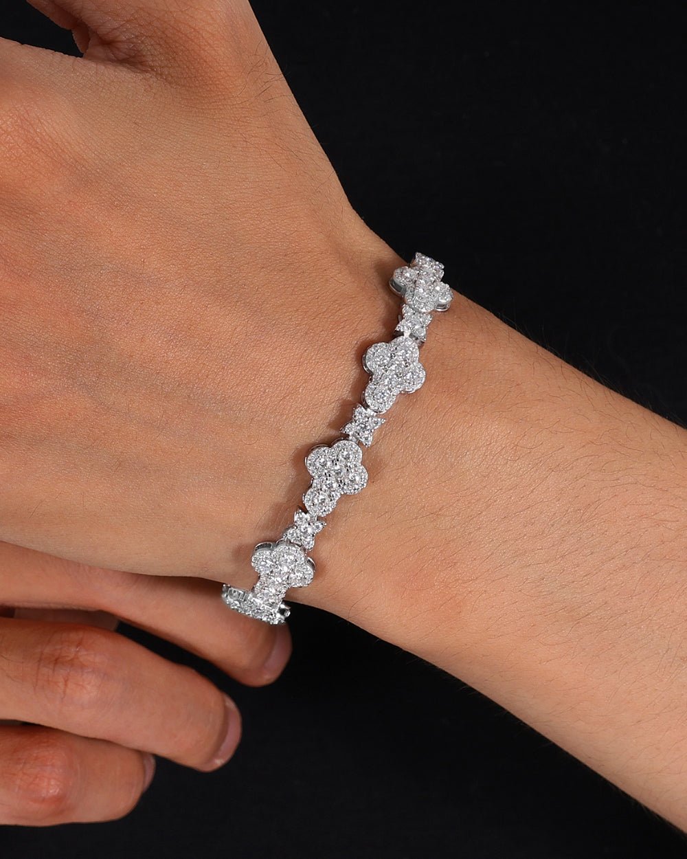 BRACELET ÉTOILES CROIX EN MOISSANITE.