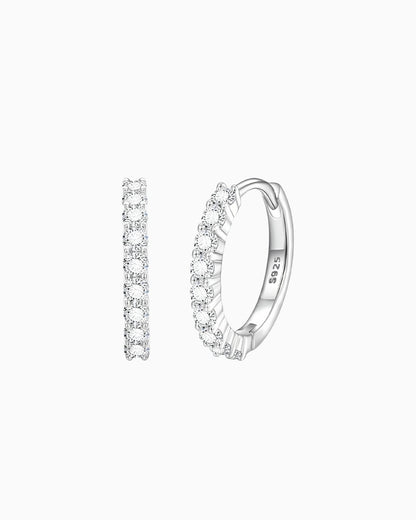 BOUCLES D'OREILLES ÉTERNITÉ EN MOISSANITE.