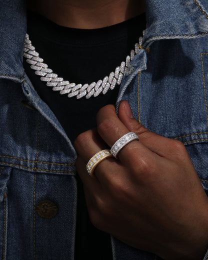 BAGUE EN MOISSANITE GLACÉE.