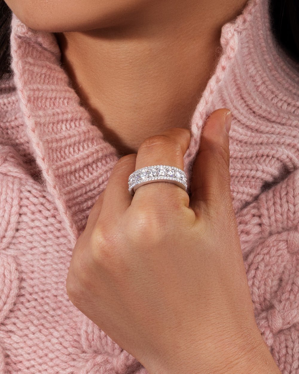 BAGUE EN MOISSANITE GLACÉE.