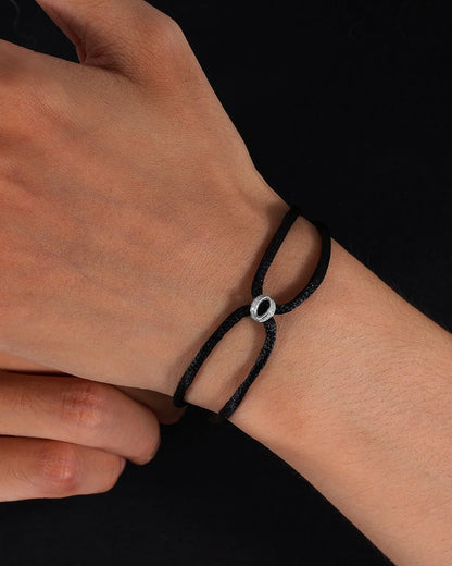 BRACELET EN CORDON INFINI EN MOISSANITE GLACÉE.