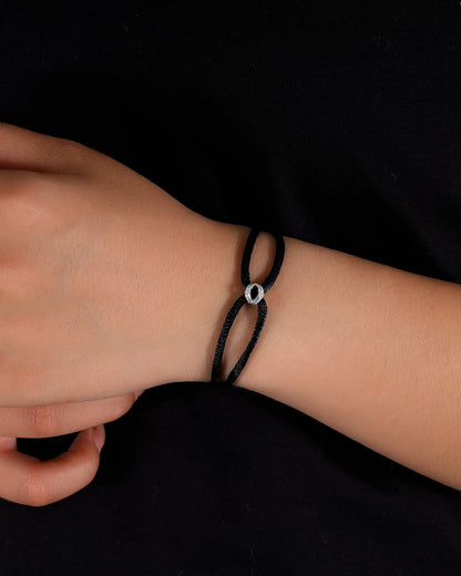 BRACELET EN CORDON INFINI EN MOISSANITE GLACÉE.