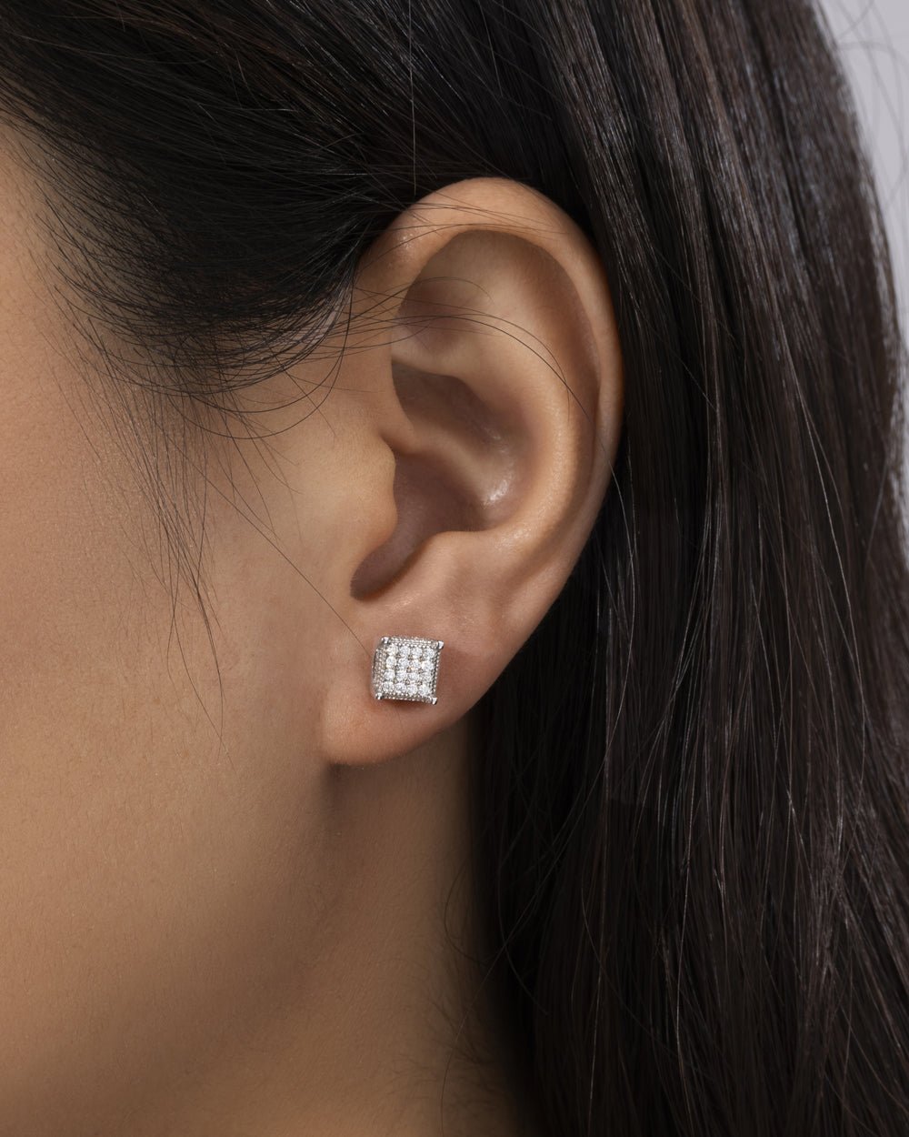 BOUCLES D'OREILLES EN MOISSANITE GLACÉES EN FORME SQUARE.