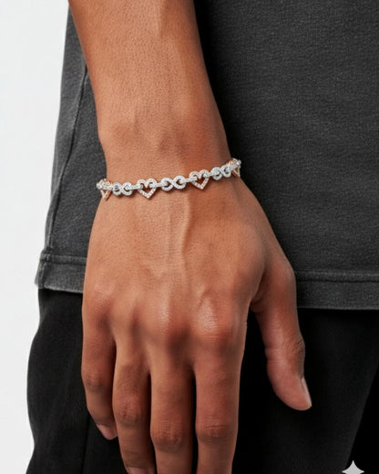 BRACELET COEURS INFINIS EN MOISSANITE.