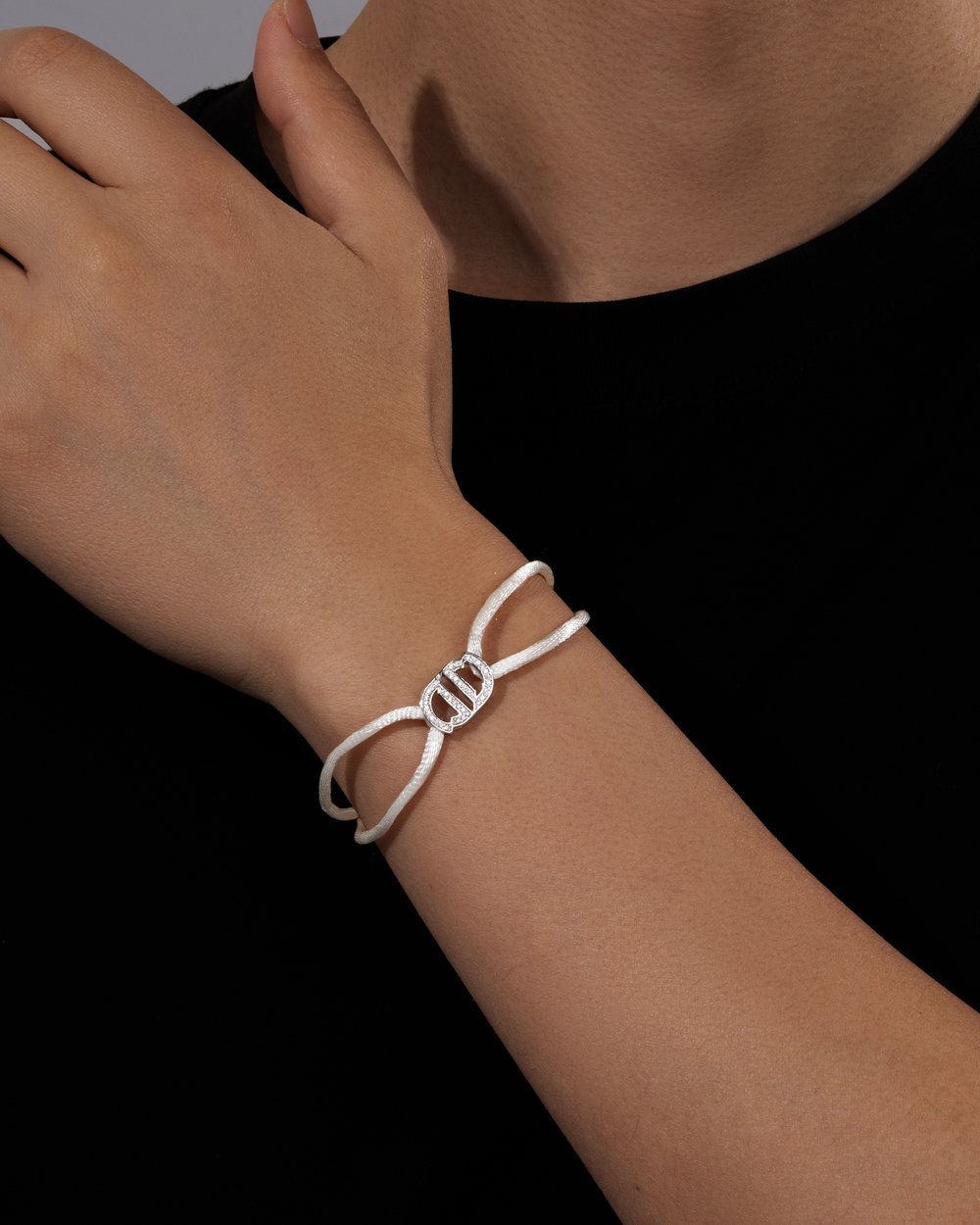 BRACELET EN CORDON INFINITY EN MOISSANITE.