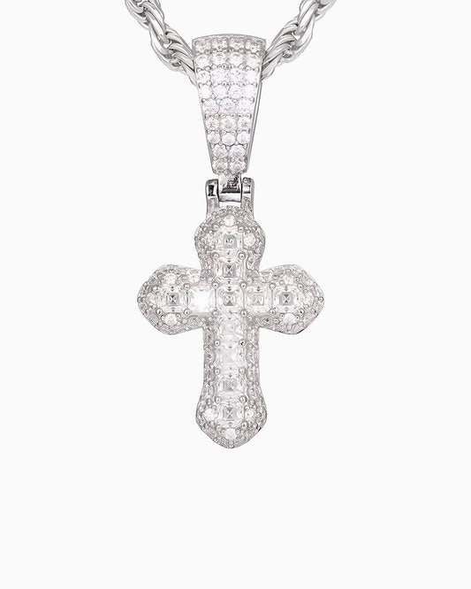 PENDENTIF CROIX LATINE EN MOISSANITE.