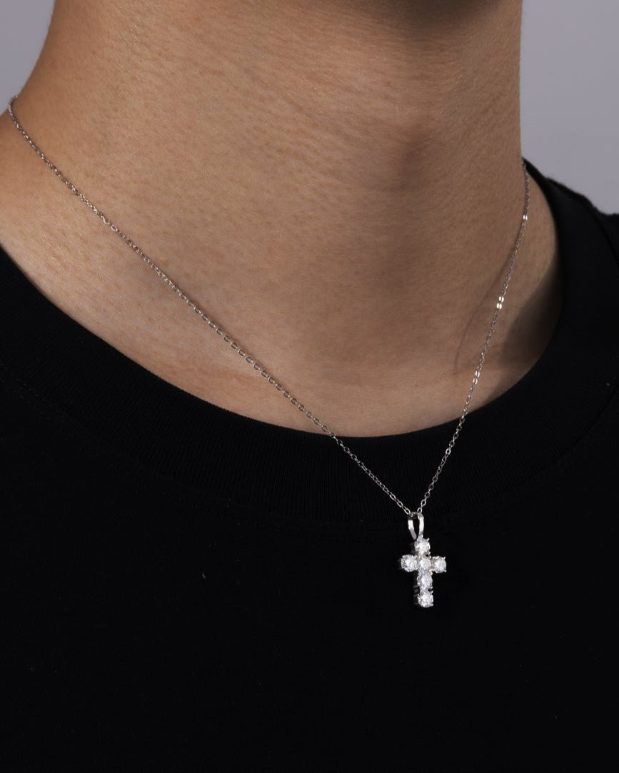 PENDENTIF CROIX MICRO EN MOISSANITE.