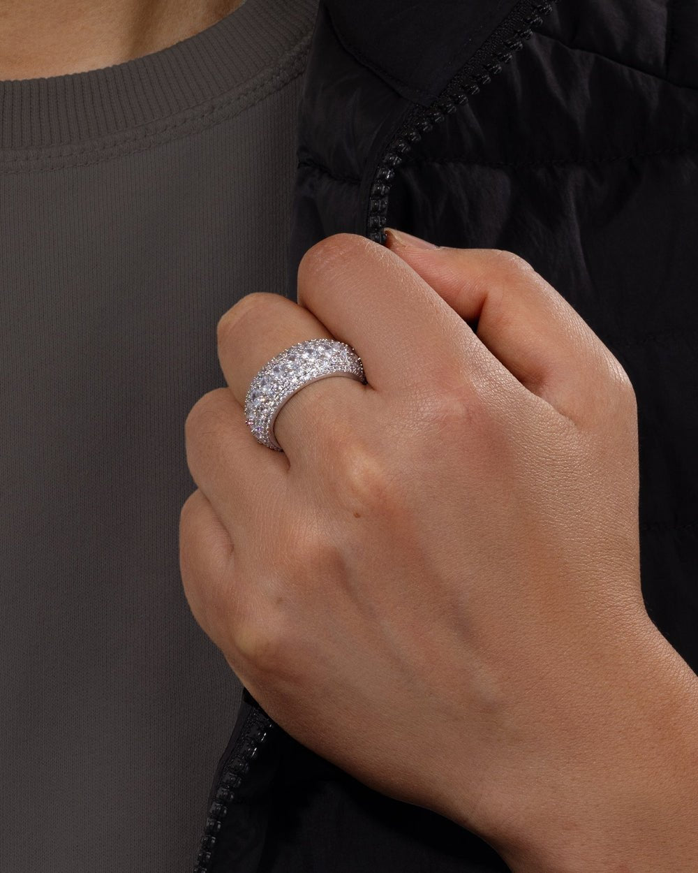 BAGUE ÉTERNITÉ EN MOISSANITE PAVÉE.