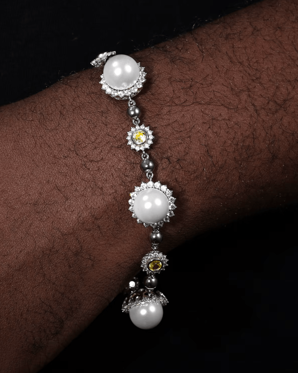 BRACELET EN PERLES DE MOISSANITE ET SOLEIL.
