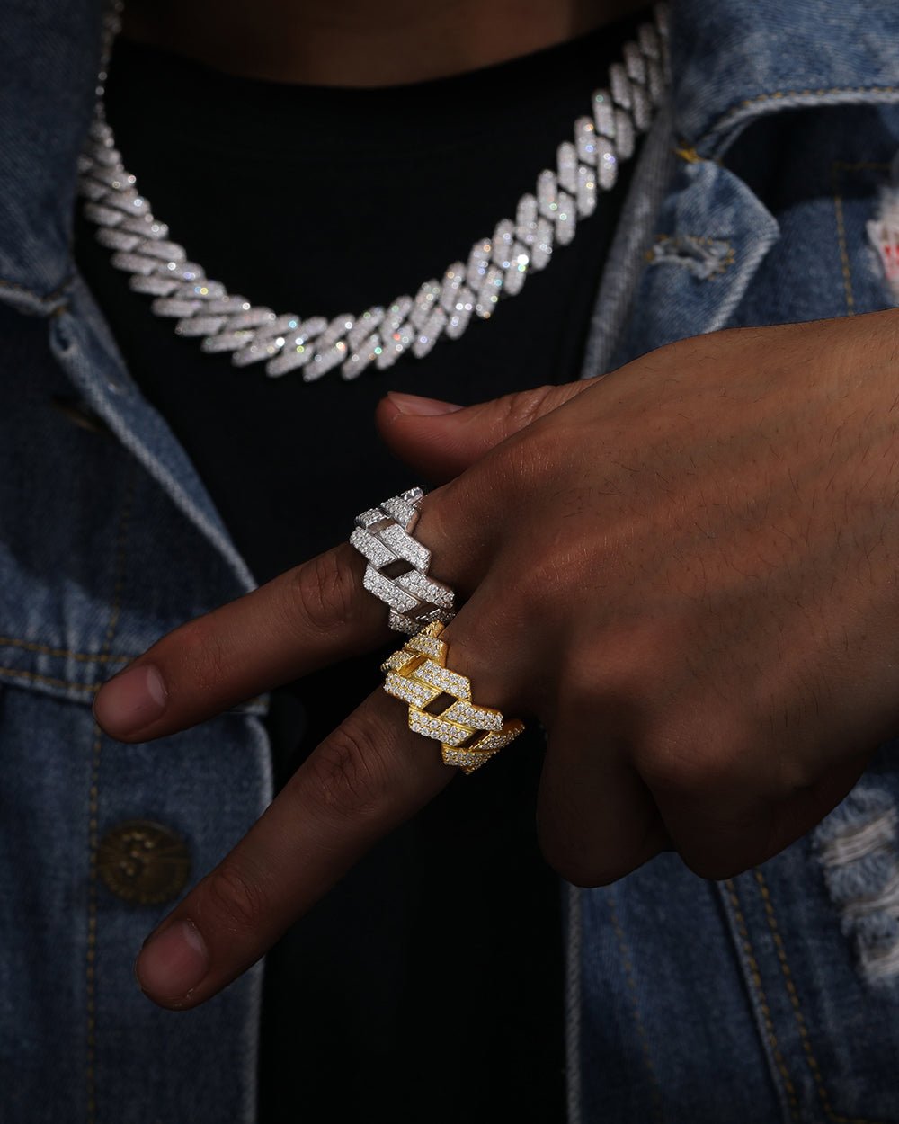 BAGUE CUBIQUE EN MOISSANITE AVEC PATTES.