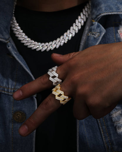 BAGUE CUBIQUE EN MOISSANITE AVEC PATTES.