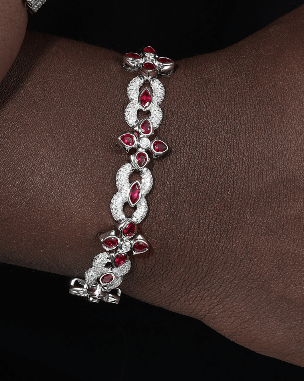 BRACELET EN RUBIS MOISSANITE.