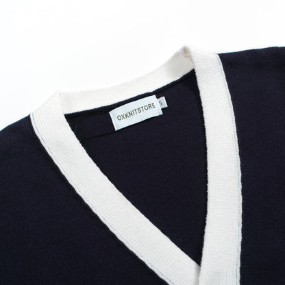 Cardigan Vintage pour Hommes – Tricot avec Détails Contrastés et Col en V Profond