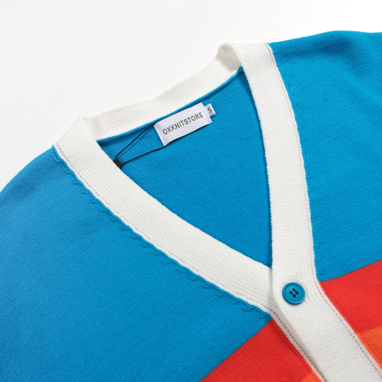 Cardigan Vintage à Rayures Arc-en-Ciel pour Hommes – Tricot Retro Col V en Bleu Ciel