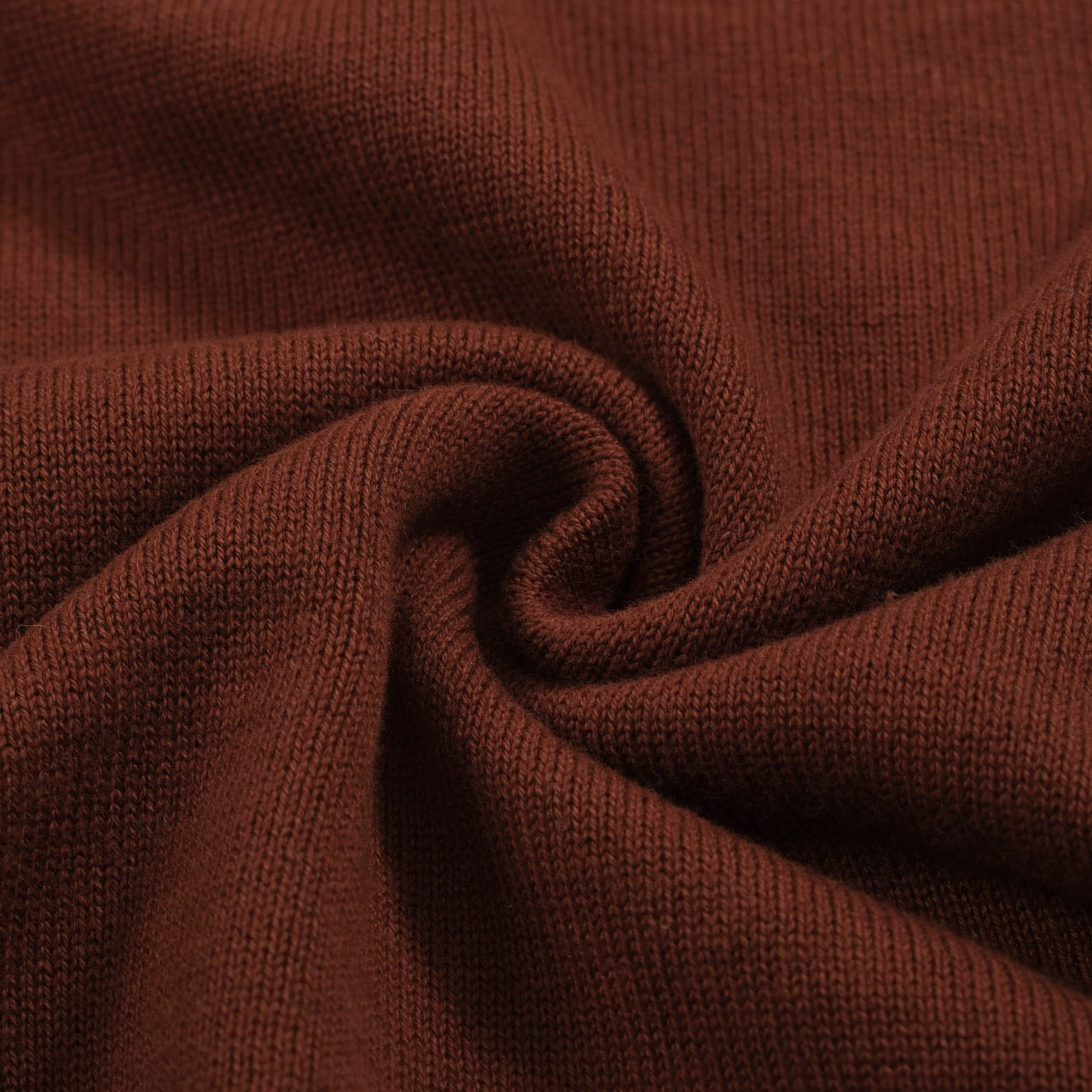 Polo Tricoté Retro Marron pour Homme des Années 70 – Col V Rayé Couleur Coucher de Soleil