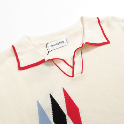 Polo en Tricot Vintage pour Hommes des Années 1970 – Crème Rétro avec Graphique Flèche Rouge, Noire & Bleue