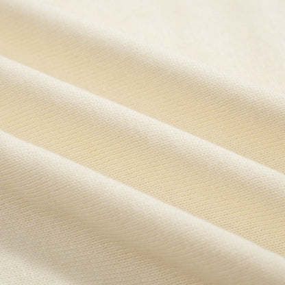 Polo en Tricot Vintage pour Hommes des Années 1970 – Crème Rétro avec Graphique Flèche Rouge, Noire & Bleue