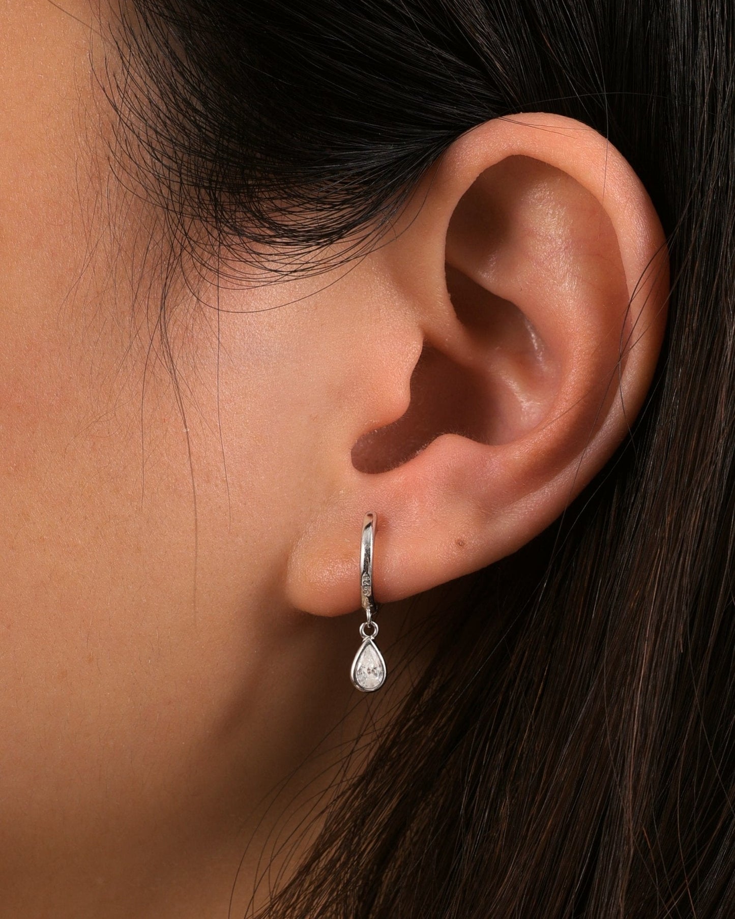 BOUCLES D'OREILLES ÉCLATANTES.